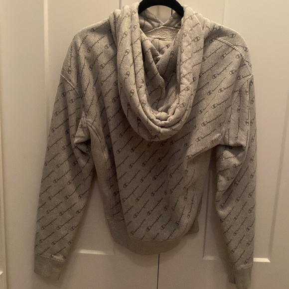 A grey Champion hoodie - Picture 3 of 3